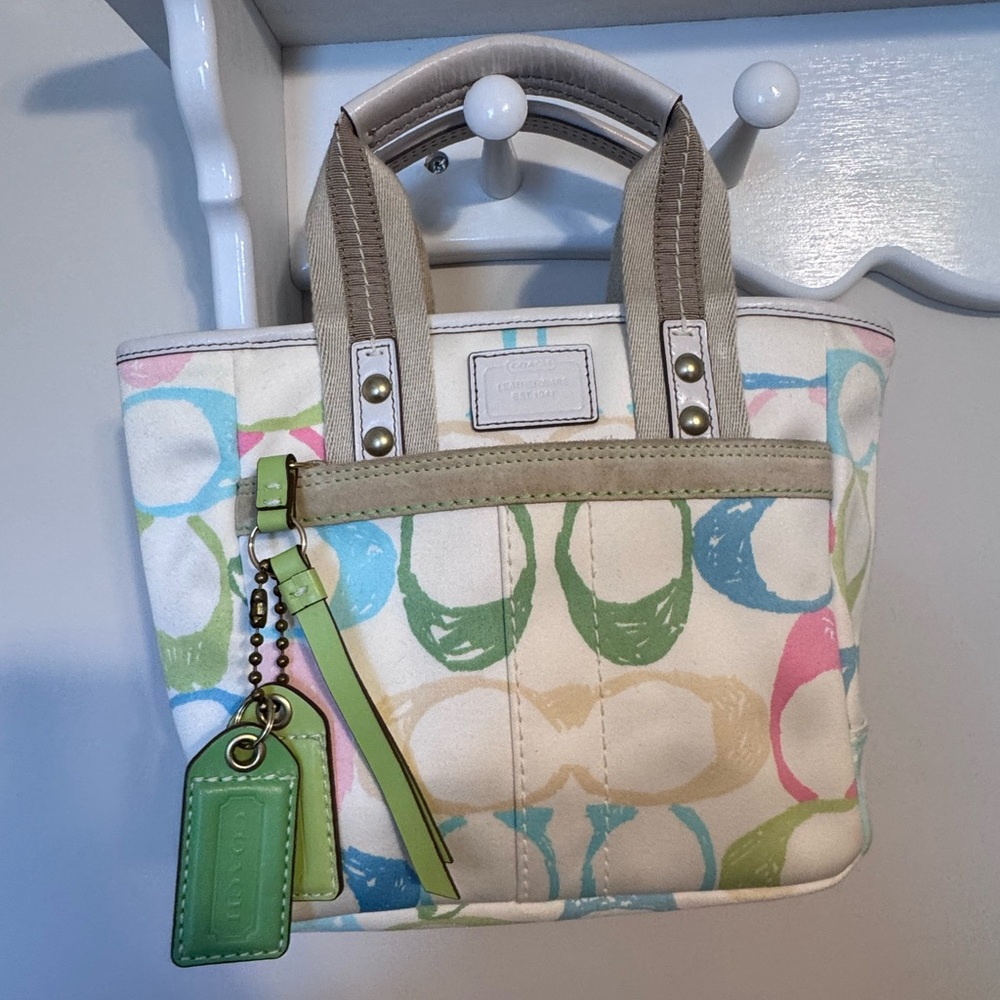COACH Hamptons Scribble C Small Tote